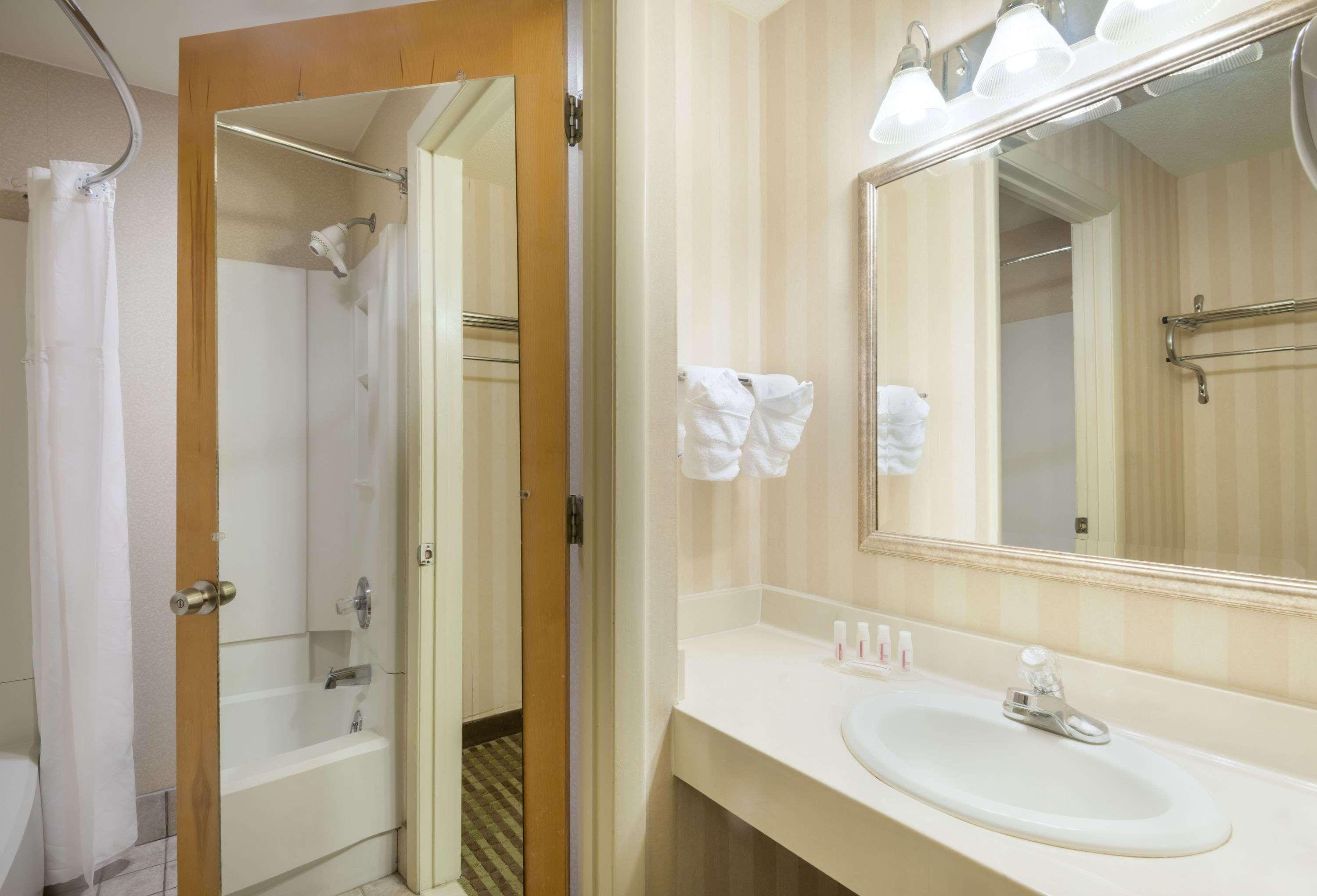 Ramada By Wyndham Columbus North Otel Westerville Dış mekan fotoğraf